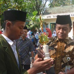 Penyerahan Piala KSM dan Aksioma Tingkat Kabupaten Tahun 2015 (4)