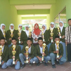 Penyerahan Piala KSM dan Aksioma Tingkat Kabupaten Tahun 2015 (9)