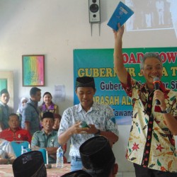 Gubernur Jateng Mengajar Di MA Sunniyyah Selo (12)