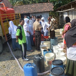 Bantuan Kebakaran dan Air Bersih di Dusun Mrico Desa Nglebak Kec. Grobogan (7)