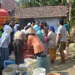 Bantuan Kebakaran dan Air Bersih di Dusun Mrico Desa Nglebak Kec. Grobogan (8)