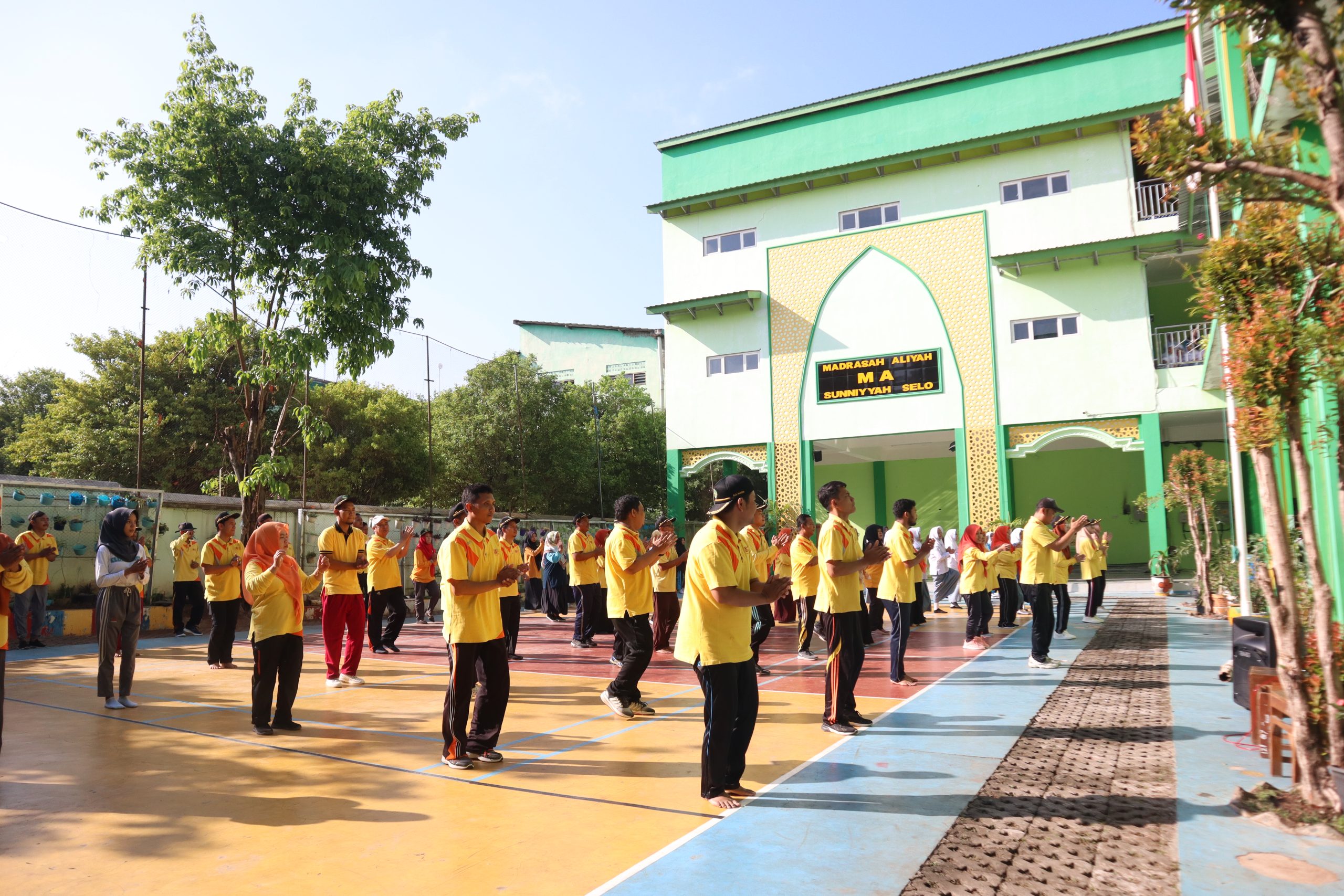 “Peringatan Hari Olahraga Nasional dan Haul Pendiri, Perintis, dan Pejuang Yayasan Sunniyyah Selo: MA Sunniyyah Adakan Lomba Seru dan Penuh Keceriaan”