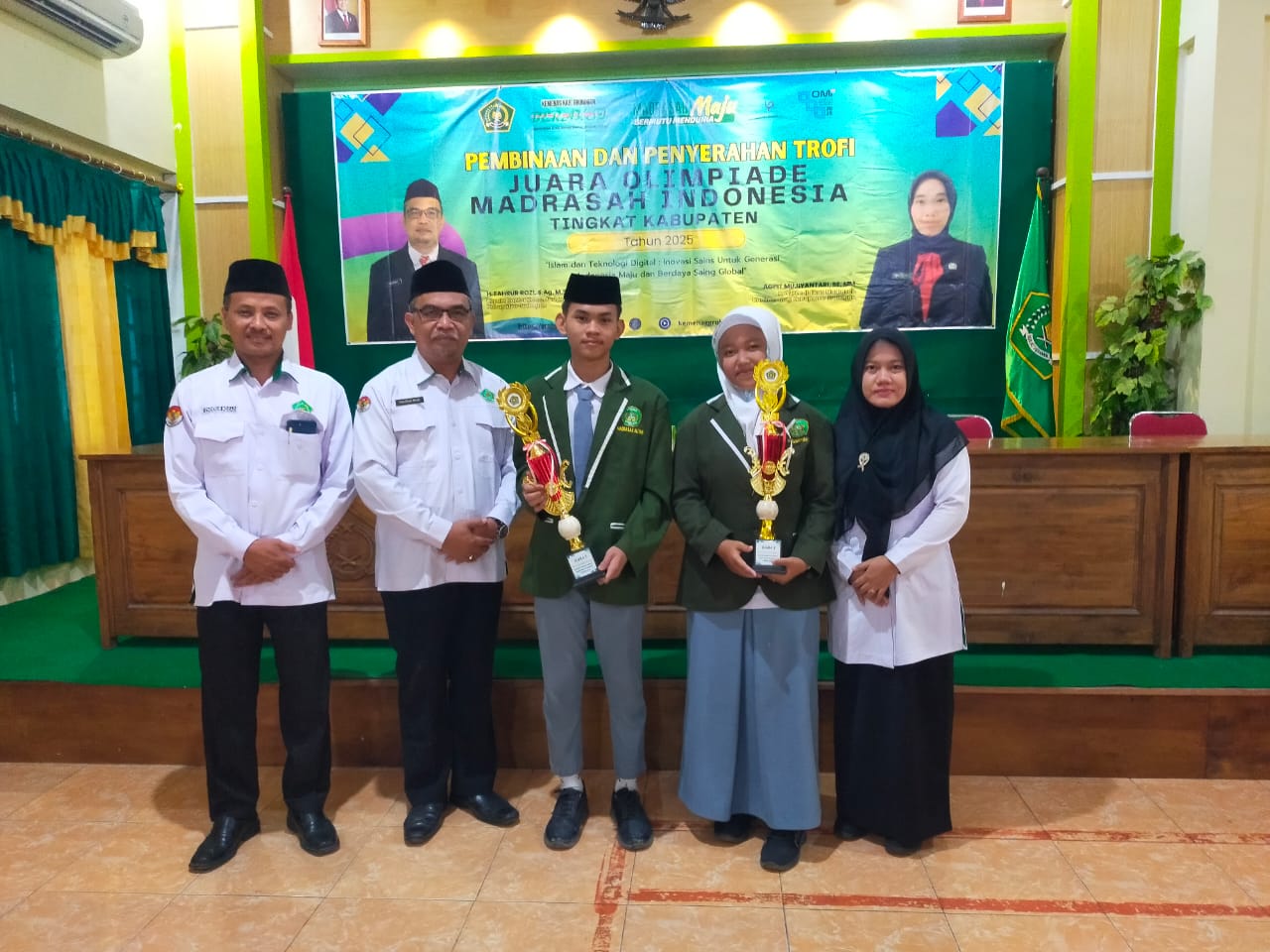 Raih Prestasi, Ukir Inspirasi: Dua Murid MA Sunniyyah Melaju ke OMI Provinsi