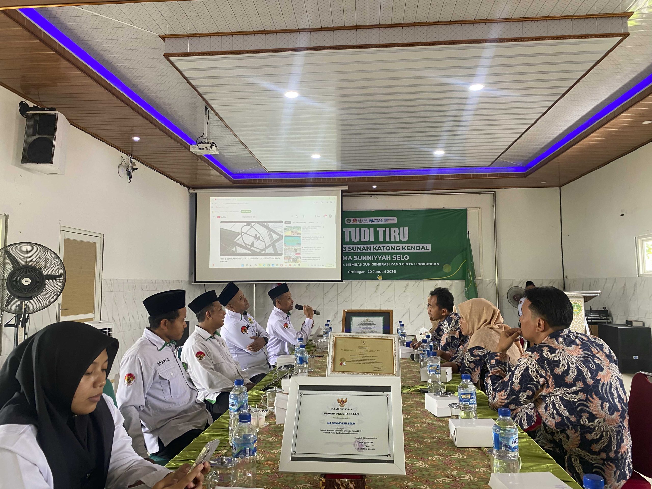 MA Sunniyyah Menerima Kunjungan Studi Tiru MA NU 03 Sunan Katong Kendal Terkait Program Adiwiyata