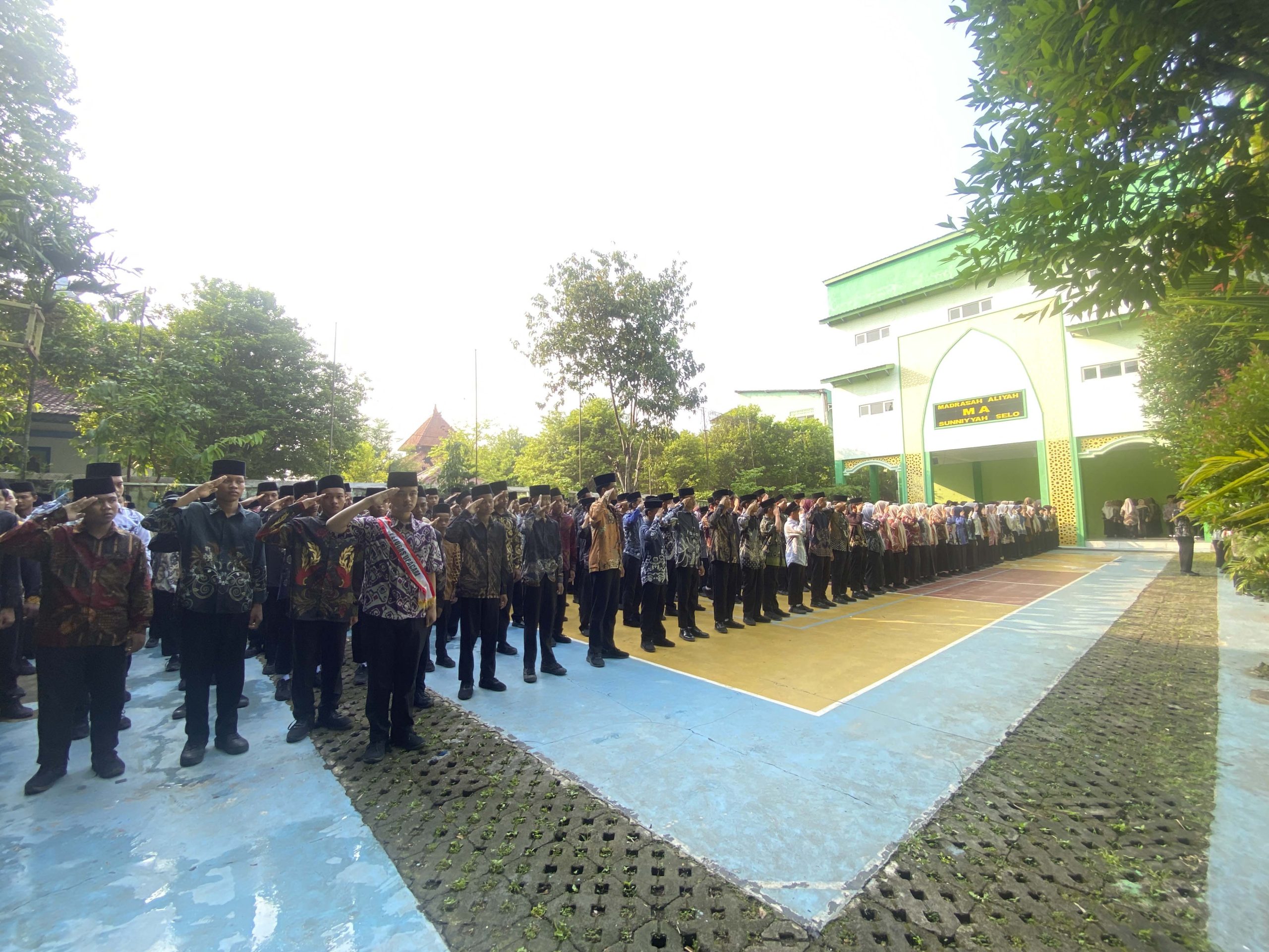 Semangat Kartini Menginspirasi, MA Sunniyyah Gelar Upacara Penuh Khidmat