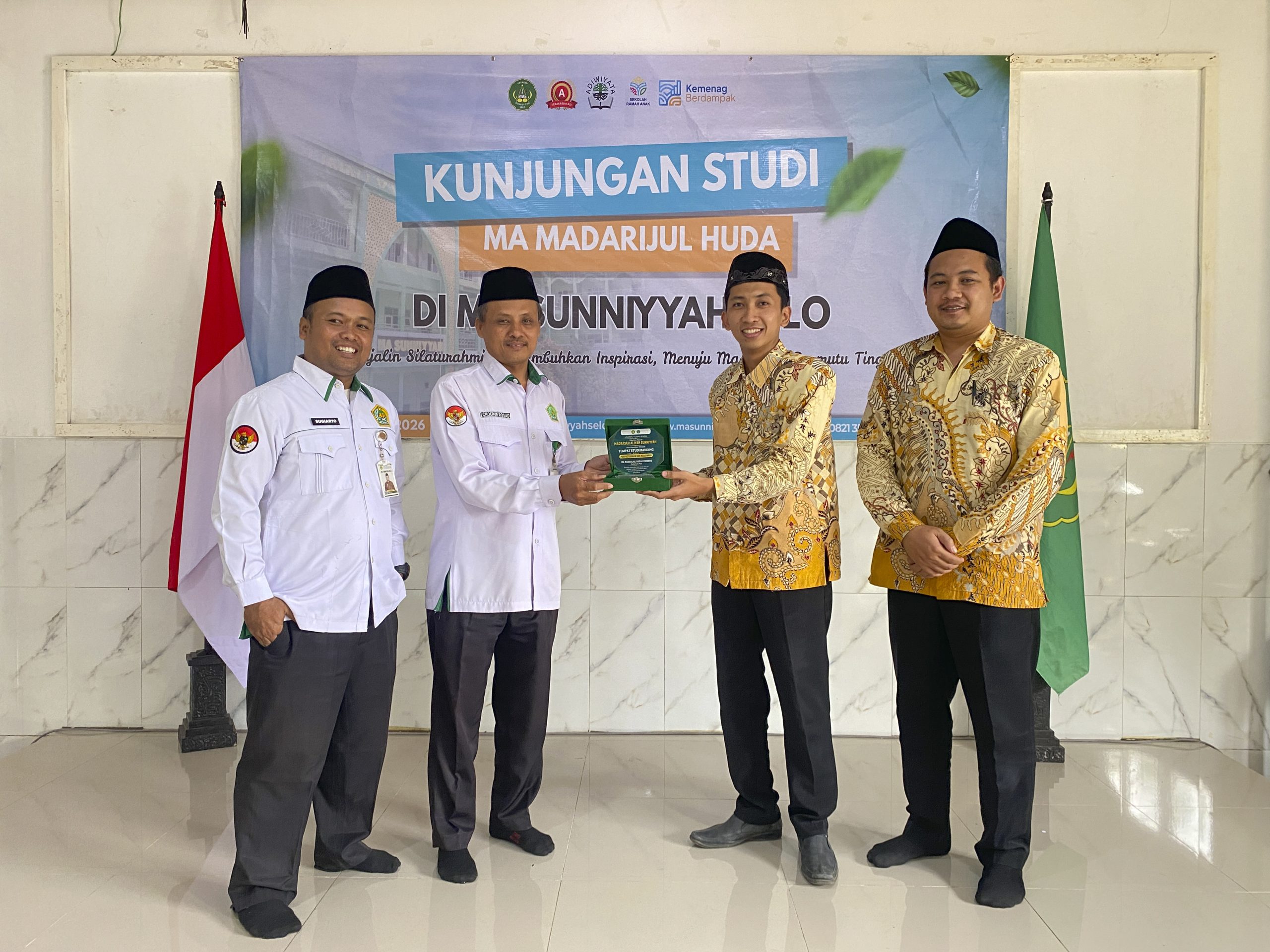 MA Sunniyyah Selo Terima Kunjungan Study Banding dari MA Madarijul Huda Kembang Pati: Mempelajari Manajemen Perpustakaan dan Pengelolaan Kegiatan Kesiswaan